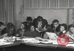 Immagine di Per donna giovane Associazione Cristiana Harlem New York City USA, 1940, secondo 12 filmato di repertorio 65675063294