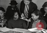 Immagine di Per donna giovane Associazione Cristiana Harlem New York City USA, 1940, secondo 14 filmato di repertorio 65675063294