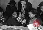 Immagine di Per donna giovane Associazione Cristiana Harlem New York City USA, 1940, secondo 15 filmato di repertorio 65675063294