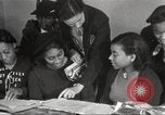 Immagine di Per donna giovane Associazione Cristiana Harlem New York City USA, 1940, secondo 18 filmato di repertorio 65675063294