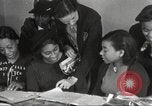 Immagine di Per donna giovane Associazione Cristiana Harlem New York City USA, 1940, secondo 19 filmato di repertorio 65675063294