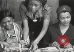 Immagine di Per donna giovane Associazione Cristiana Harlem New York City USA, 1940, secondo 21 filmato di repertorio 65675063294