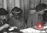 Immagine di Per donna giovane Associazione Cristiana Harlem New York City USA, 1940, secondo 25 filmato di repertorio 65675063294