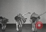 Immagine di Danza presso la Young Women's Christian Association Harlem New York City USA, 1940, secondo 4 filmato di repertorio 65675063295