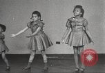 Immagine di Danza presso la Young Women's Christian Association Harlem New York City USA, 1940, secondo 6 filmato di repertorio 65675063295