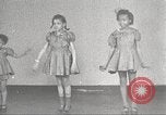 Immagine di Danza presso la Young Women's Christian Association Harlem New York City USA, 1940, secondo 18 filmato di repertorio 65675063295