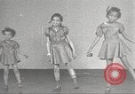 Immagine di Danza presso la Young Women's Christian Association Harlem New York City USA, 1940, secondo 19 filmato di repertorio 65675063295