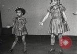 Immagine di Danza presso la Young Women's Christian Association Harlem New York City USA, 1940, secondo 28 filmato di repertorio 65675063295