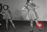 Immagine di Danza presso la Young Women's Christian Association Harlem New York City USA, 1940, secondo 29 filmato di repertorio 65675063295