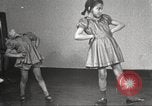 Immagine di Danza presso la Young Women's Christian Association Harlem New York City USA, 1940, secondo 30 filmato di repertorio 65675063295