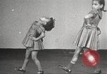 Immagine di Danza presso la Young Women's Christian Association Harlem New York City USA, 1940, secondo 34 filmato di repertorio 65675063295