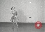 Immagine di Danza presso la Young Women's Christian Association Harlem New York City USA, 1940, secondo 43 filmato di repertorio 65675063295