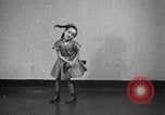 Immagine di Danza presso la Young Women's Christian Association Harlem New York City USA, 1940, secondo 49 filmato di repertorio 65675063295