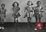 Immagine di Danza presso la Young Women's Christian Association Harlem New York City USA, 1940, secondo 53 filmato di repertorio 65675063295