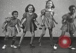 Immagine di Danza presso la Young Women's Christian Association Harlem New York City USA, 1940, secondo 60 filmato di repertorio 65675063295