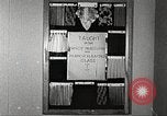Immagine di Per donna giovane Associazione Cristiana Harlem New York City USA, 1940, secondo 8 filmato di repertorio 65675063297