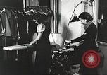 Immagine di Per donna giovane Associazione Cristiana Harlem New York City USA, 1940, secondo 29 filmato di repertorio 65675063297