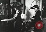 Immagine di Per donna giovane Associazione Cristiana Harlem New York City USA, 1940, secondo 30 filmato di repertorio 65675063297