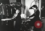 Immagine di Per donna giovane Associazione Cristiana Harlem New York City USA, 1940, secondo 31 filmato di repertorio 65675063297