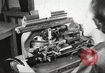 Immagine di Per donna giovane Associazione Cristiana Harlem New York City USA, 1940, secondo 7 filmato di repertorio 65675063298