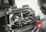 Immagine di Per donna giovane Associazione Cristiana Harlem New York City USA, 1940, secondo 8 filmato di repertorio 65675063298