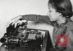 Immagine di Per donna giovane Associazione Cristiana Harlem New York City USA, 1940, secondo 19 filmato di repertorio 65675063298