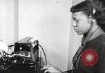 Immagine di Per donna giovane Associazione Cristiana Harlem New York City USA, 1940, secondo 20 filmato di repertorio 65675063298