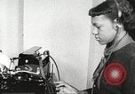 Immagine di Per donna giovane Associazione Cristiana Harlem New York City USA, 1940, secondo 24 filmato di repertorio 65675063298