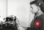 Immagine di Per donna giovane Associazione Cristiana Harlem New York City USA, 1940, secondo 29 filmato di repertorio 65675063298