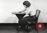 Immagine di Per donna giovane Associazione Cristiana Harlem New York City USA, 1940, secondo 31 filmato di repertorio 65675063298