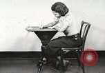 Immagine di Per donna giovane Associazione Cristiana Harlem New York City USA, 1940, secondo 32 filmato di repertorio 65675063298