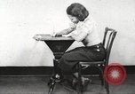 Immagine di Per donna giovane Associazione Cristiana Harlem New York City USA, 1940, secondo 33 filmato di repertorio 65675063298