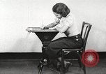 Immagine di Per donna giovane Associazione Cristiana Harlem New York City USA, 1940, secondo 35 filmato di repertorio 65675063298