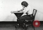 Immagine di Per donna giovane Associazione Cristiana Harlem New York City USA, 1940, secondo 36 filmato di repertorio 65675063298