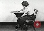 Immagine di Per donna giovane Associazione Cristiana Harlem New York City USA, 1940, secondo 37 filmato di repertorio 65675063298