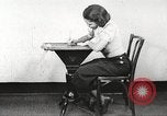 Immagine di Per donna giovane Associazione Cristiana Harlem New York City USA, 1940, secondo 39 filmato di repertorio 65675063298