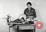 Immagine di Per donna giovane Associazione Cristiana Harlem New York City USA, 1940, secondo 53 filmato di repertorio 65675063298