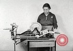 Immagine di Per donna giovane Associazione Cristiana Harlem New York City USA, 1940, secondo 54 filmato di repertorio 65675063298
