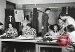 Immagine di Per donna giovane Associazione Cristiana Harlem New York City USA, 1940, secondo 25 filmato di repertorio 65675063299