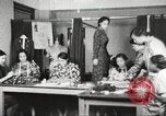 Immagine di Per donna giovane Associazione Cristiana Harlem New York City USA, 1940, secondo 31 filmato di repertorio 65675063299
