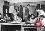 Immagine di Per donna giovane Associazione Cristiana Harlem New York City USA, 1940, secondo 32 filmato di repertorio 65675063299