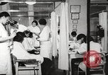 Immagine di Salone di bellezza dell'Associazione cristiana delle giovani Donne Harlem New York City USA, 1940, secondo 14 filmato di repertorio 65675063300