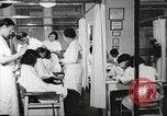 Immagine di Salone di bellezza dell'Associazione cristiana delle giovani Donne Harlem New York City USA, 1940, secondo 15 filmato di repertorio 65675063300