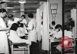 Immagine di Salone di bellezza dell'Associazione cristiana delle giovani Donne Harlem New York City USA, 1940, secondo 21 filmato di repertorio 65675063300