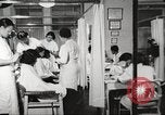 Immagine di Salone di bellezza dell'Associazione cristiana delle giovani Donne Harlem New York City USA, 1940, secondo 22 filmato di repertorio 65675063300