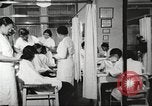 Immagine di Salone di bellezza dell'Associazione cristiana delle giovani Donne Harlem New York City USA, 1940, secondo 24 filmato di repertorio 65675063300