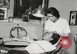 Immagine di Salone di bellezza dell'Associazione cristiana delle giovani Donne Harlem New York City USA, 1940, secondo 36 filmato di repertorio 65675063300