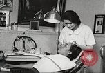 Immagine di Salone di bellezza dell'Associazione cristiana delle giovani Donne Harlem New York City USA, 1940, secondo 38 filmato di repertorio 65675063300