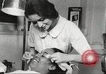 Immagine di Salone di bellezza dell'Associazione cristiana delle giovani Donne Harlem New York City USA, 1940, secondo 40 filmato di repertorio 65675063300