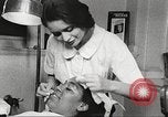 Immagine di Salone di bellezza dell'Associazione cristiana delle giovani Donne Harlem New York City USA, 1940, secondo 41 filmato di repertorio 65675063300